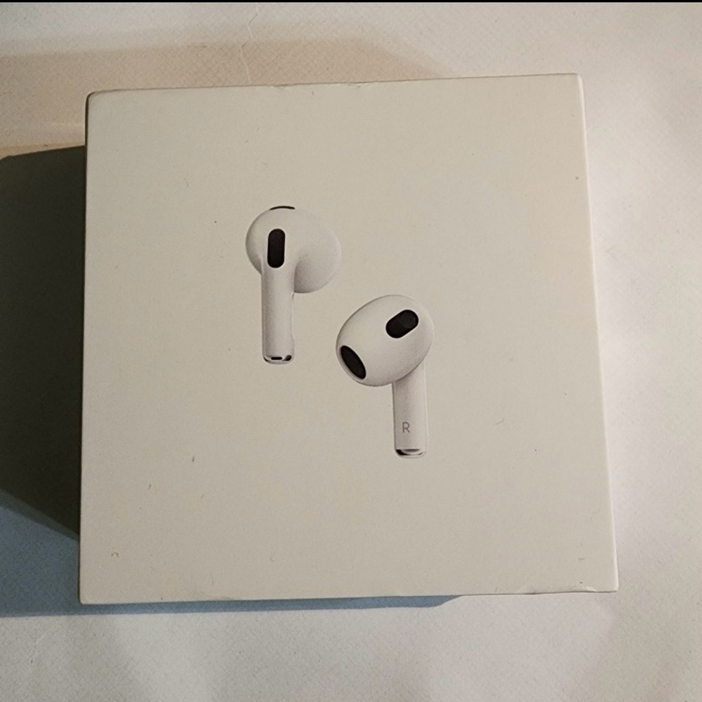 Apple AirPods (3rd generation) MagSafe